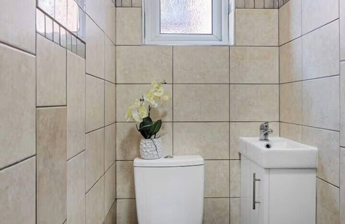 Thorpe Satchville Apartment | Leicester1BR-WiFi-ModernApt-Kitchen-Sleeps2