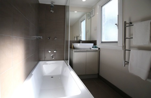 Relbia House | Leichhardt Farm Cottage 2 - 10 minutes to Central Launceston