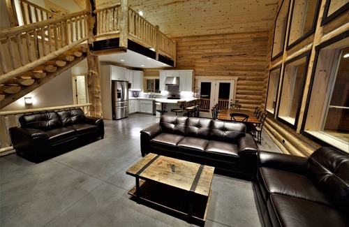 Clawson House | Leigh Creek Log Home With Hot Tub, Great Deck, Access to Yellowstone and Teton