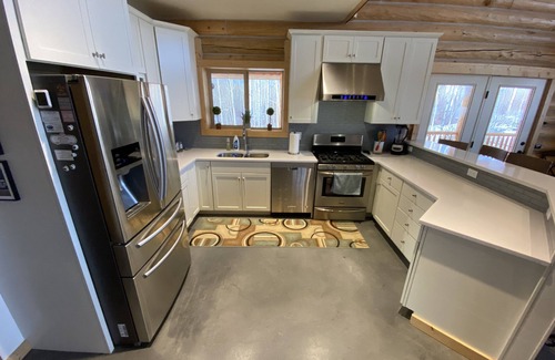 Clawson House | Leigh Creek Log Home With Hot Tub, Great Deck, Access to Yellowstone and Teton