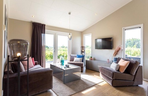 Nieuwerkerk aan den IJssel Ski Chalet | ✓ Leijhoeve at Parc de IJsselhoeve ✓ Holiday home for 5 persons ✓ Located in Nieuwerkerk aan den IJssel (Zuid-Holland) ✓ Holiday park next to the IJssel ✓ Book directly through the park