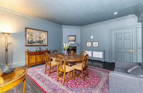 Broadstone Apartment | Leinster Apartment, 7 Henrietta Street, Dublin City Centre