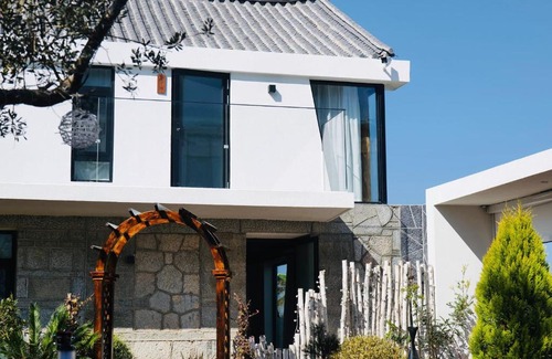 Caicun Hotel | Leisure Courtyard Seascape Designer Hotel