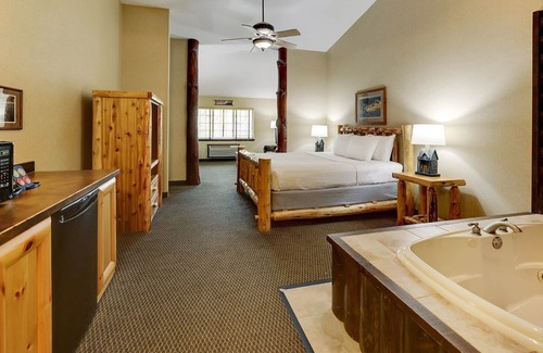 Johnston Hotel | Leisure Haven w/Gym, Pool & Hot Tub - Near Wells Fargo Arena | 2 Units