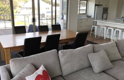 Lake Tyers Beach House | Leisure Land - Lake Tyers beachnModern beach house, 200m from water's edge.
