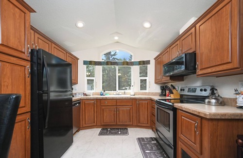 Cascade Cabin | Leisure Time Getaway: Walk to the River, Pets OK