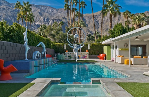 Vista Las Palmas House | Leisureland Palm Springs - Groovy Baby!