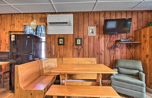 Dent Cabin | Leisurely Lake Retreat: Boat Rentals & Fishing!