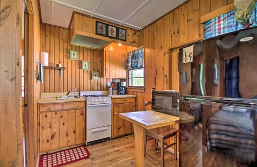 Dent Cabin | Leisurely Lake Retreat: Boat Rentals & Fishing!