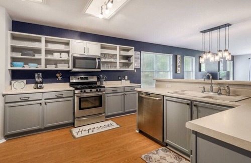 Leander House | Leisurely Leander Home Perfect For Large Families!