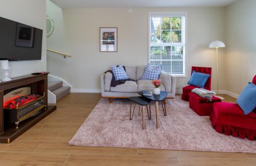 Somerfield Apartment | Leitch Cottage with carpark