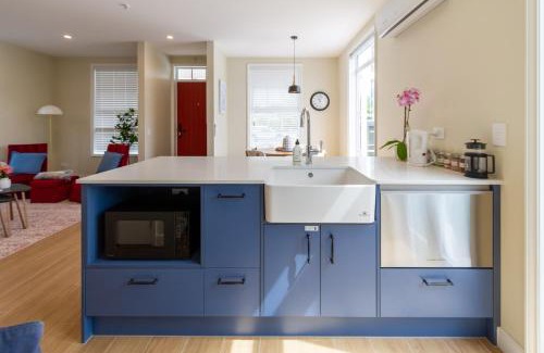 Somerfield Apartment | Leitch Cottage with carpark