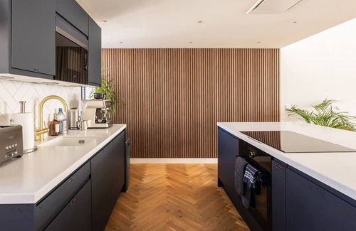 Leith Apartment | Leith Hospital - Sleeps 8, 4 Beds, 3 Bedrooms, 3 Bathrooms