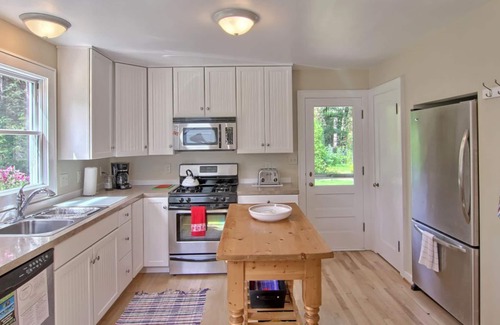 Leland House | Leland Village River Front Beauty ~ Peaceful Neighborhood ~ Swim Off The Dock!