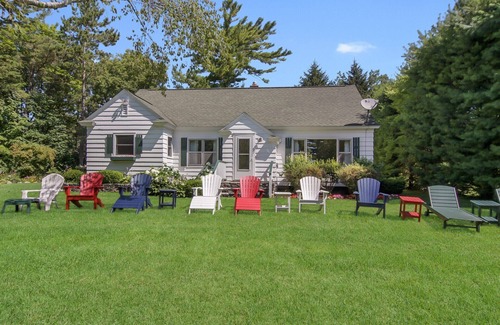 Leland House | Leland Village River Front Beauty ~ Peaceful Neighborhood ~ Swim Off The Dock!