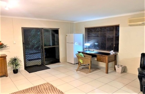 Toogoom House | Lemac - Direct Access to Toogoom Beach-Sleeps 8-2 Smart TV's-Wifi-Pets