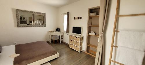 Malves-en-Minervois Bed & Breakfast | LeMasBlanc, Chambre d'hôtes & jacuzzi privé, au calme, 15min de Carcassonne
