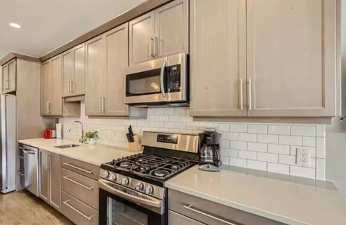 Oak Lawn Apartment | Lemmon 103: Your Stylish 3-Bedroom, 3-Bath Escape in Dallas