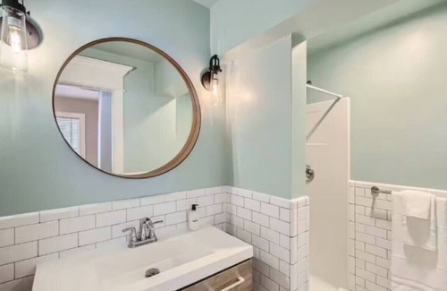Oak Lawn Apartment | Lemmon 103: Your Stylish 3-Bedroom, 3-Bath Escape in Dallas