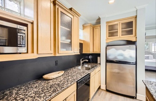 Oak Lawn Apartment | Lemmon 202 – Stylish Stay in Oak Lawn, Dallas