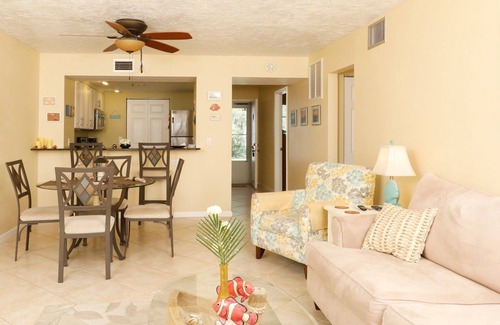 Grove City Condo | Lemon Bay Waterfront Condo w Patio, 5 miles to Gulf Beaches