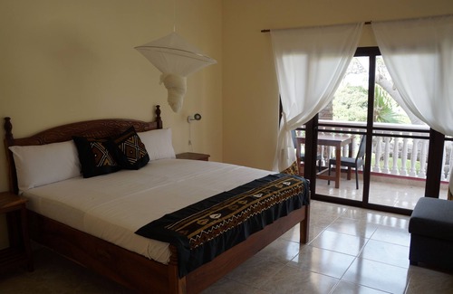 Kerr Serign Hotel | Lemon Creek Hotel Resort