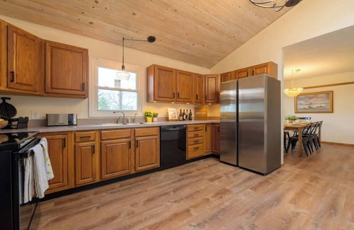 Baroda House | Lemon Creek Lodge Explore Michigan's Wine Trail