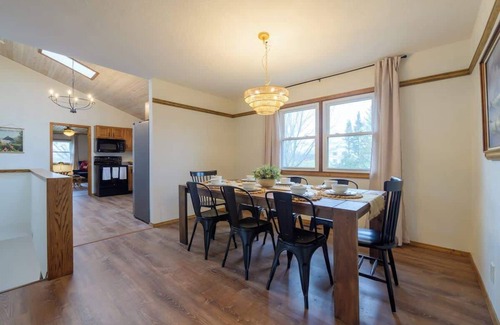 Baroda House | Lemon Creek Lodge Explore Michigan's Wine Trail
