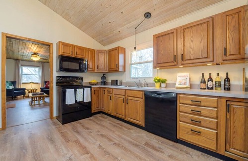 Baroda House | Lemon Creek Lodge Explore Michigan's Wine Trail