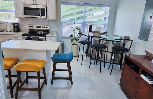 West Bay House | LEMONGRASS HAVEN n3 bedroom home
