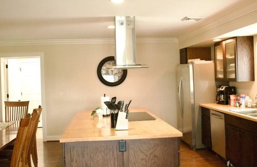 Unionville Cabin | LemonLife Luxury Lodge w/Lake View & Access, Boat Avail.