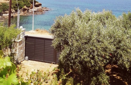 Galatas House | Lemonodasos / Country house in the sea