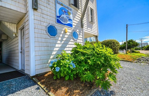 Topsail Beach House | Lemontiniville - Oceanfront - Decks for Days