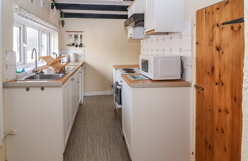 Kilham Cottage | LENA COTTAGE, pet friendly, character holiday cottage in Kilham