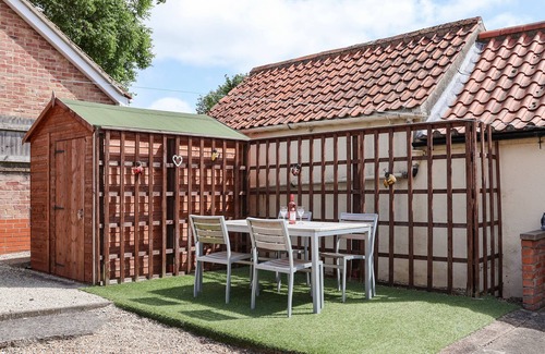 Kilham Cottage | LENA COTTAGE, pet friendly, character holiday cottage in Kilham