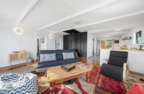 Palliser Bay House | Lendale Bach - Lake Ferry Holiday Home