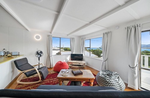 Palliser Bay House | Lendale Bach - Lake Ferry Holiday Home