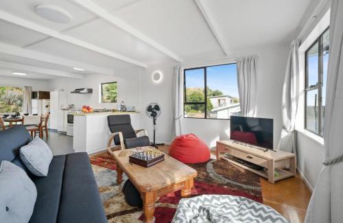 Palliser Bay House | Lendale Bach - Lake Ferry Holiday Home