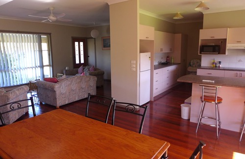Mount George Cottage | Lenoroc - Rural Ambience with Netflix. nStay on working farm 14 minute from town