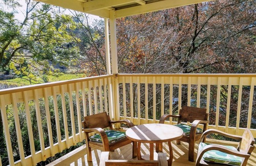 Lenswood House | Lenswood Cottage - Enjoy Adelaide Hills with friends and family