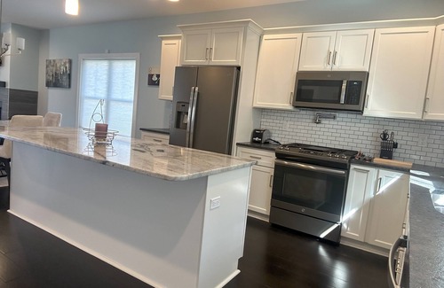 Naruna House | Leo's Lair: new 3 BR/3 bath home in desirable Trent's Landing community