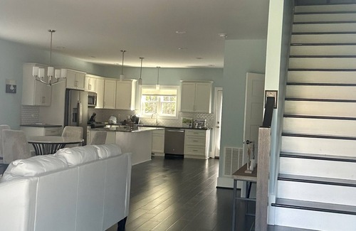 Naruna House | Leo's Lair: new 3 BR/3 bath home in desirable Trent's Landing community