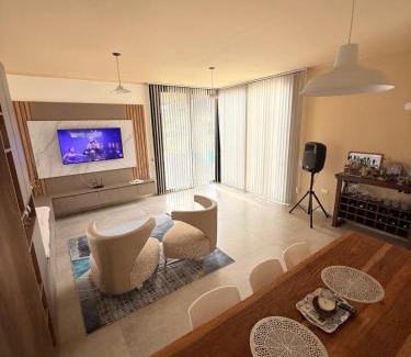 Candelaria House | Leon House
