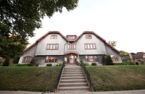 Grand Rapids Bed & Breakfast | Leonard at Logan House
