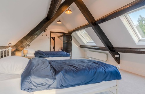 Stonehouse House | Leonard Stanley House, nr Stroud - sleeps 18 guests in 9 bedrooms