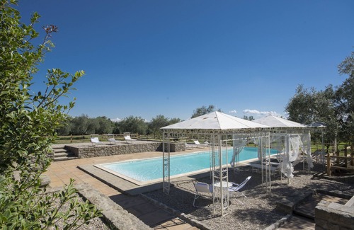 Montefiascone Apartment | Leonardo house, ground floor of a farmhouse, private patio, two and a half rooms
