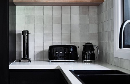 Leonards Hill House | Leonards Hill House ~ Daylesford Region ~ Sleek farm stay style accommodation