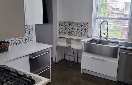 South Charleston House | LEOS LOFT- Private Spacious 2 BR Suite in charming town - Only 8 miles to I-70!