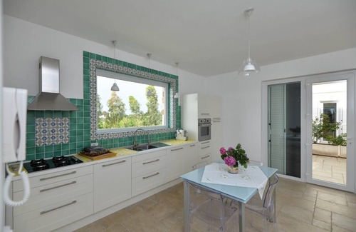 Conversano Villa | "LERALORA " COUNTRY VILLA WITH SWIMMING POOL AND PATIO CLOSE TO SEA AND FAMOUS PLACES