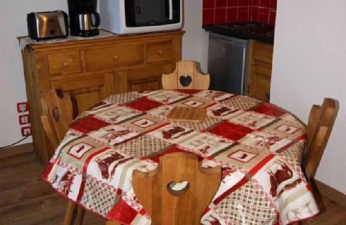 Mont-de-Lans Apartment | LES 2 ALPES ARC EN CIEL B109 LE MAJA 50m from the slopes (Petit Plan sector)